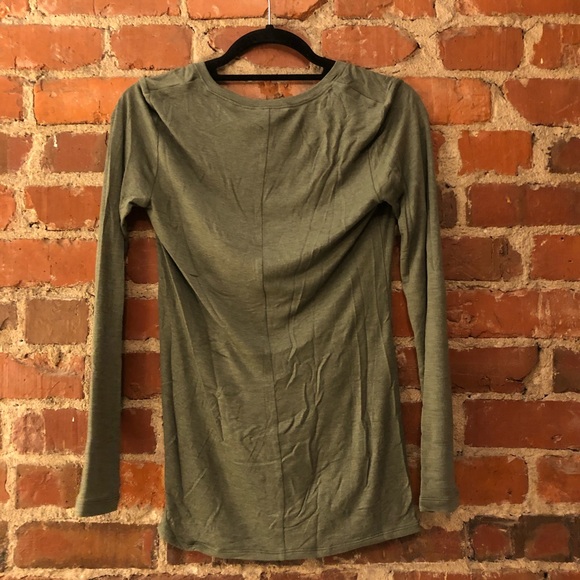 Cabi Long Sleeve w Knot Detail - Picture 2 of 3